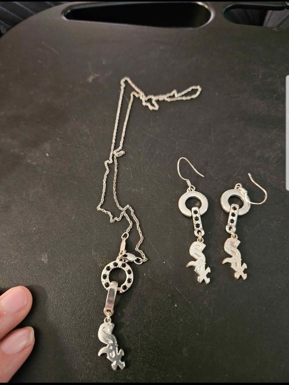 Chicago White Sox necklace & dangle earrings